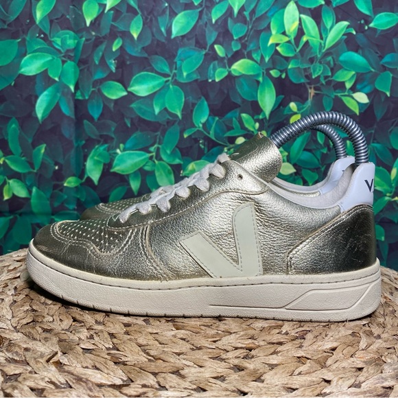 Veja v10 metallic gold white sneakers - Picture 3 of 7